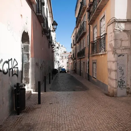 The Blue House - Bica Ropers Lissabon